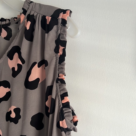 Sleeveless Top - Picture 3 of 4